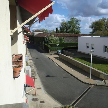 Hotel Bar Des Arenes Pontonx-sur-lʼAdour Buitenkant foto
